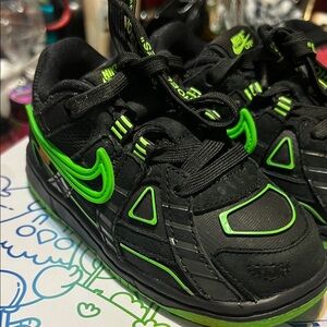 Nike Kids Black and Neon Green Sneakers